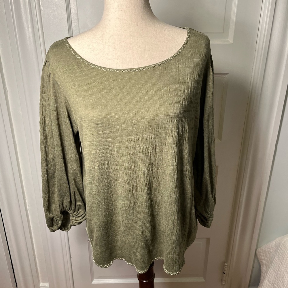 Max Studio woman’s large olive knit top , boho Blouse with elastic cuff Sleeves